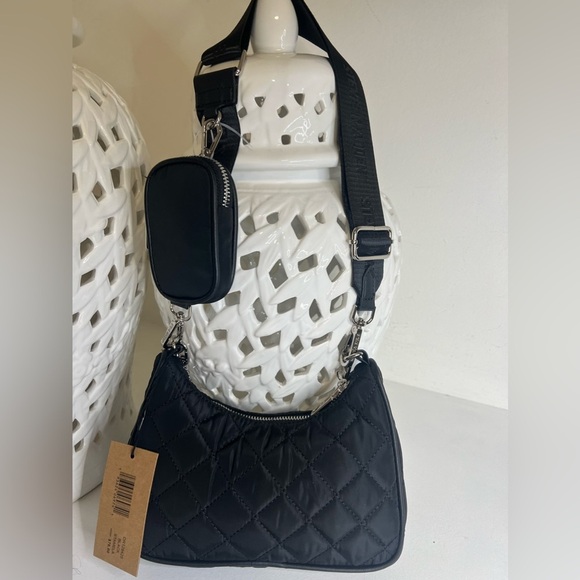 Steve Madden BTAMELA Crossbody Bag, Black, One Size
NWT - Picture 4 of 9